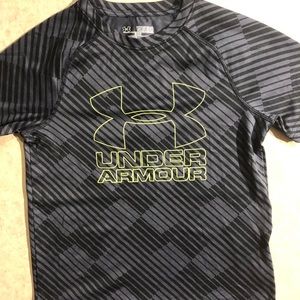 Under Armour boys S gray/neon short sleeve shirt